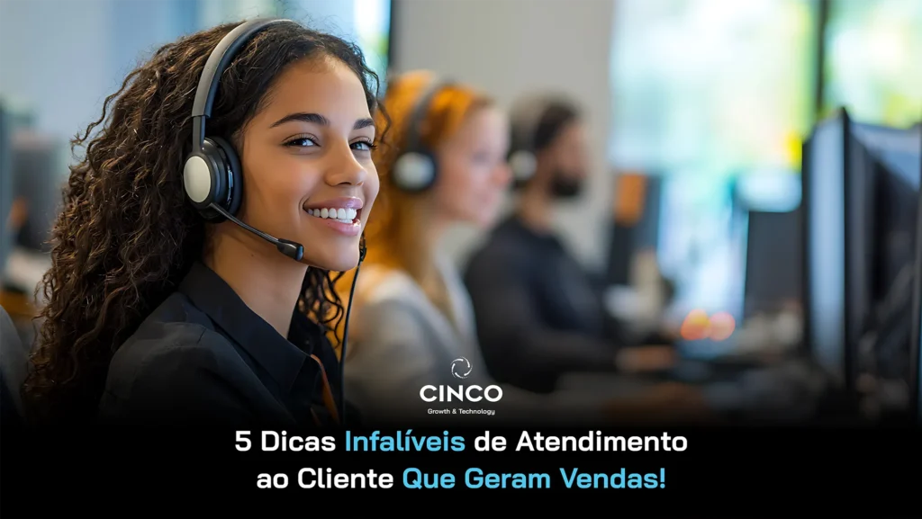 Pessoas com headset em um ponto de atendimento - atendimento ao cliente