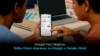 Um homem mostra um celular a outro homem com a interface do Google meu negócio na tela