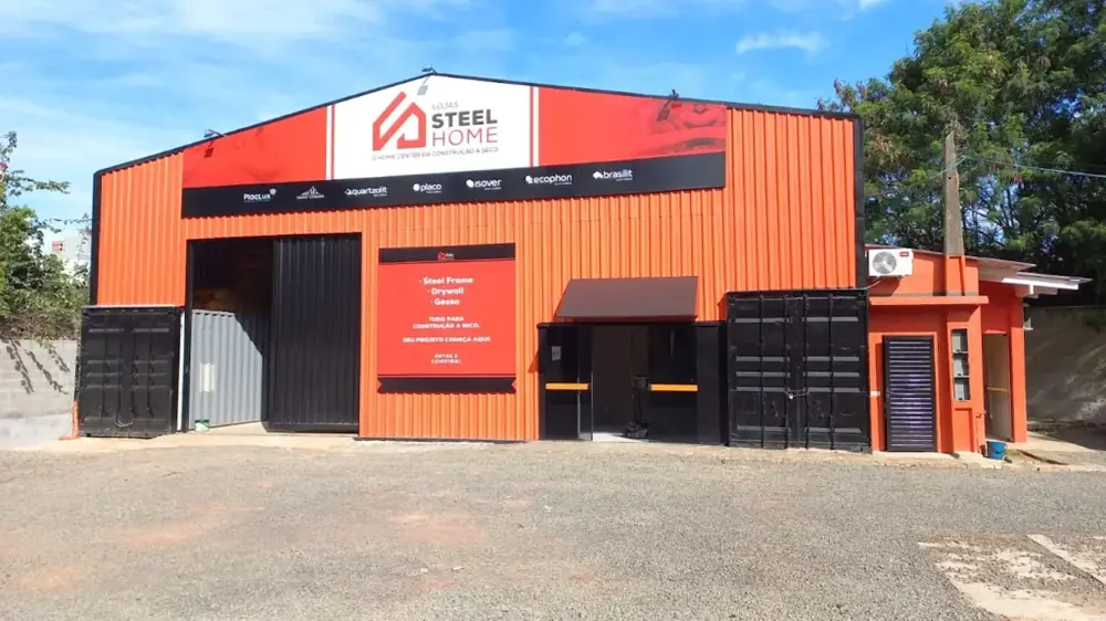 Fachada da unidade Steel Home em Chapecó
